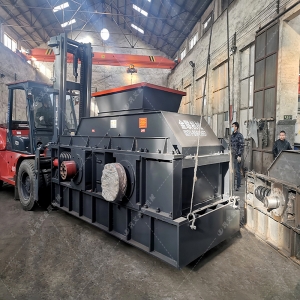 2PG1500x1000大型對輥式制砂機發(fā)貨圖片